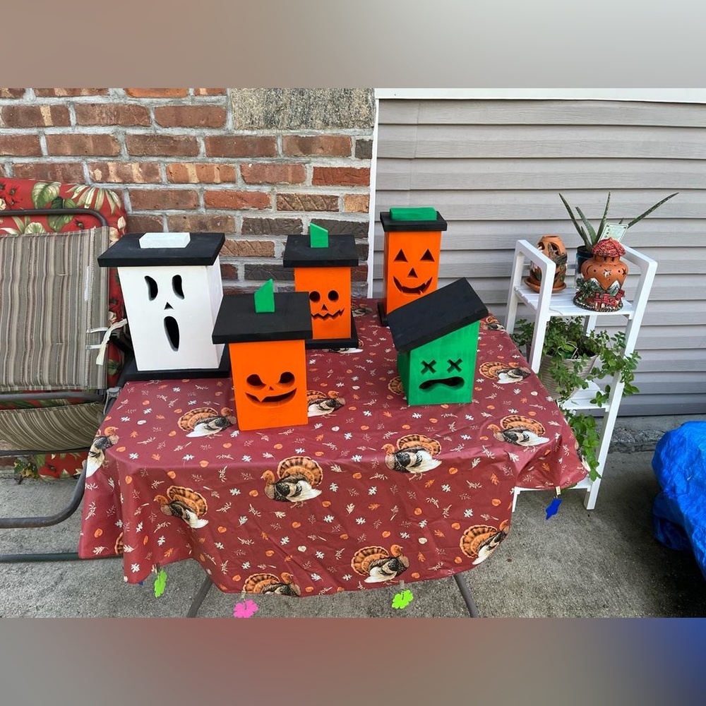 Wooden lantern boxes - Picture 3 of 6